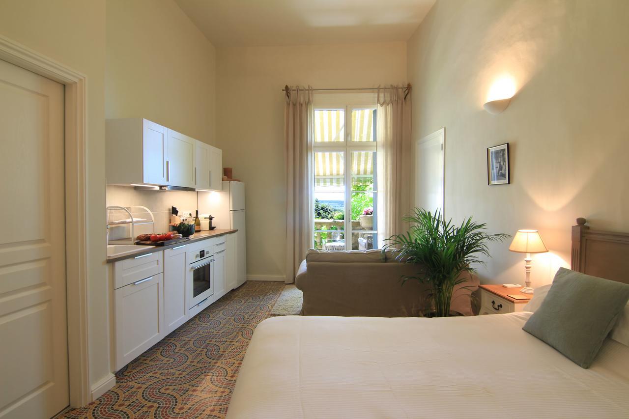 Cinq & Sept Hotel Roujan Buitenkant foto